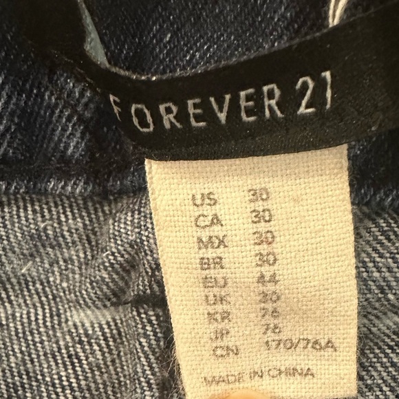 Forever 21 Acid Wash Jean Shorts 30 EUC - Picture 10 of 10